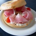 ゆいランラン's cooksnap of when they made ✿チーズ生ハムトマトベーグルサンド✿.