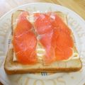 puniＫ's cooksnap of when they made スモークサーモンと玉葱のチーズトースト.