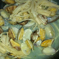 てぃちゃん0004's cooksnap of when they made はまぐりとえのきの酒蒸し.