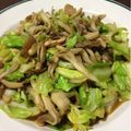 Sary Mama's cooksnap of when they made キャベツときのこのいか塩辛バター炒め.