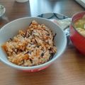 タカちゃん∞'s cooksnap of when they made ひじき・ツナ・人参・塩昆布の炊き込みご飯.