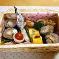 komutatata's cooksnap of when they made キャラ弁に★ちくわでお花★.