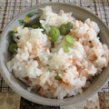 つぃん♪'s cooksnap of when they made 彩りキレイ！旬のそら豆と鮭の混ぜご飯.