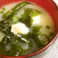 ニャーコ♪'s cooksnap of when they made じゃが芋と玉葱とわかめのお味噌汁.
