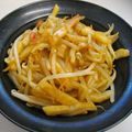 ガメラ13号's cooksnap of when they made ベーコンとちくわでモヤシ煮☆紅ショウガも.