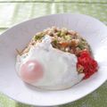 バカリャウ's cooksnap of when they made ソース焼きめしの目玉焼きのっけ.