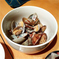 ykkzip246's cooksnap of when they made あさりの白ワイン蒸し＆砂抜きも♪.