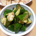 スリーエクボ's cooksnap of when they made つまみ食いに注意！　簡単　きゅうりの漬物.