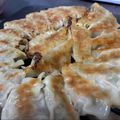 クックF09OX5☆'s cooksnap of when they made 白菜とニラで作るジューシー焼き餃子.