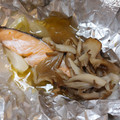 ゆいころままこ's cooksnap of when they made 簡単♪鮭と舞茸のホイル焼き.