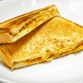 ぴにゃーな's cooksnap of when they made フライドオニオン★ホットサンド.