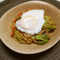 ガメコ's cooksnap of when they made 横手やきそば風たまごのせやきそば.