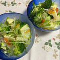 yesmama's cooksnap of when they made 私のこだわり♪　レタスの上に信号サラダ.