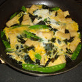 めぐめぐこ's cooksnap of when they made **油揚げとわかめの卵とじ**.