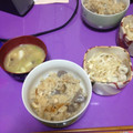 ひとみほーく's cooksnap of when they made 炊飯器任せ！簡単きのこと鶏の炊き込みご飯.