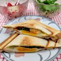 在宅勤務のおじさん's cooksnap of when they made 簡単朝食！ベーコンエッグホットサンド.