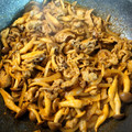 ラフロイグ31年's cooksnap of when they made しめじと玉ねぎ入り♡豚肉のカレーマヨ炒め.