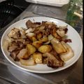 messier225's cooksnap of when they made 豚肉・ポテト・玉ねぎの簡単ハーブ炒め.