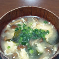 かあたらあ's cooksnap of when they made わかめとなめこと卵の味噌汁.