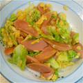 根菜好き's cooksnap of when they made 魚肉ソーセージとキャベツの卵とじ炒め.