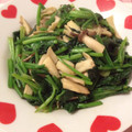 Akeimmy's cooksnap of when they made エリンギとほうれん草のニンニクバター炒め.