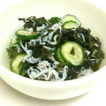 Fire-King's cooksnap of when they made 【きゅうり】とわかめとしらすの酢の物.