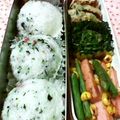 定春３２号's cooksnap of when they made わかめと梅の彩りおにぎり★.