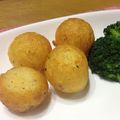 mocoるー's cooksnap of when they made お弁当にも☆ころころじゃがいもフライ.