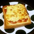 shizuとreo's cooksnap of when they made 1人暮らしの簡単ピザトースト♡.