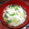 あいこす♡花嫁修業中's cooksnap of when they made ホントに3分クッキング★えのきのスープ.