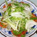 あんず猫's cooksnap of when they made 簡単すぎ⁈水菜と新タマネギの和サラダ.