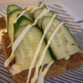 tomokoshiawase's cooksnap of when they made チーズときゅうりのトースト.