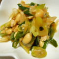 まゆみ母ちゃん's cooksnap of when they made 長ネギと大豆のこってり味煮♪ご飯の上に.