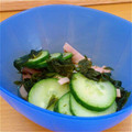 mermq1d's cooksnap of when they made きゅうりとワカメとハムの酢の物.