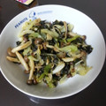 bellchia's cooksnap of when they made わかめと茸のネギ炒め.