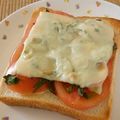 minakminak's cooksnap of when they made トマトと紫蘇のチーズトースト.