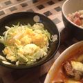 よつ☆'s cooksnap of when they made 半熟たまごソースとろ〜りキャベツサラダ.