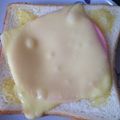 ぴっぴ2's cooksnap of when they made 簡単♪ハムチーズトースト.