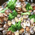 ともみっと's cooksnap of when they made あさりとブロッコリーの酒蒸し.