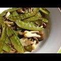ぽっこりーな☆'s cooksnap of when they made 宮城旬野菜　絹さやとシメジのソース炒め.