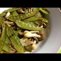 ぽっこりーな☆'s cooksnap of when they made 宮城旬野菜　絹さやとシメジのソース炒め.