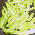 くろうさこ's cooksnap of when they made 簡単♪3つの材料だけ!　絹さや炒め.