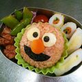 ぽぉちゃん♪'s cooksnap of when they made ＊キャラ弁＊簡単なおにぎり＊エルモ♪.