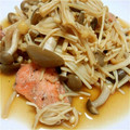 jasmine・Y's cooksnap of when they made ルクエで☆お皿で☆生鮭としめじの蒸しもの.