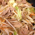 happyuya's cooksnap of when they made 簡単★もやし＆豚肉のオイマヨ炒め.