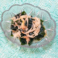 tokotann's cooksnap of when they made 簡単♪ 玉ねぎと若布のおかかマヨ醤油和え.