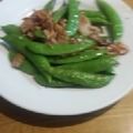 エモンガちゃん's cooksnap of when they made ﾍﾞｰｺﾝとｽﾅｯﾌﾟｴﾝﾄﾞｳ塩麹炒め.