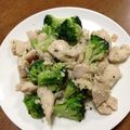 YUKIKI☆'s cooksnap of when they made 塩麹ささみとブロッコリーのソテー.
