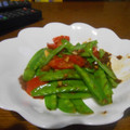 ramieru's cooksnap of when they made 絹さやとトマトのにんにくおかか醤油炒め.