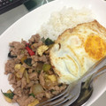 Tonochin's cooksnap of when they made ♡タイ風挽き肉バジル炒め目玉のっけ♡.